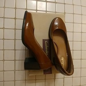 *NWT* Clarks artisan patent heel dress shoes 5.5